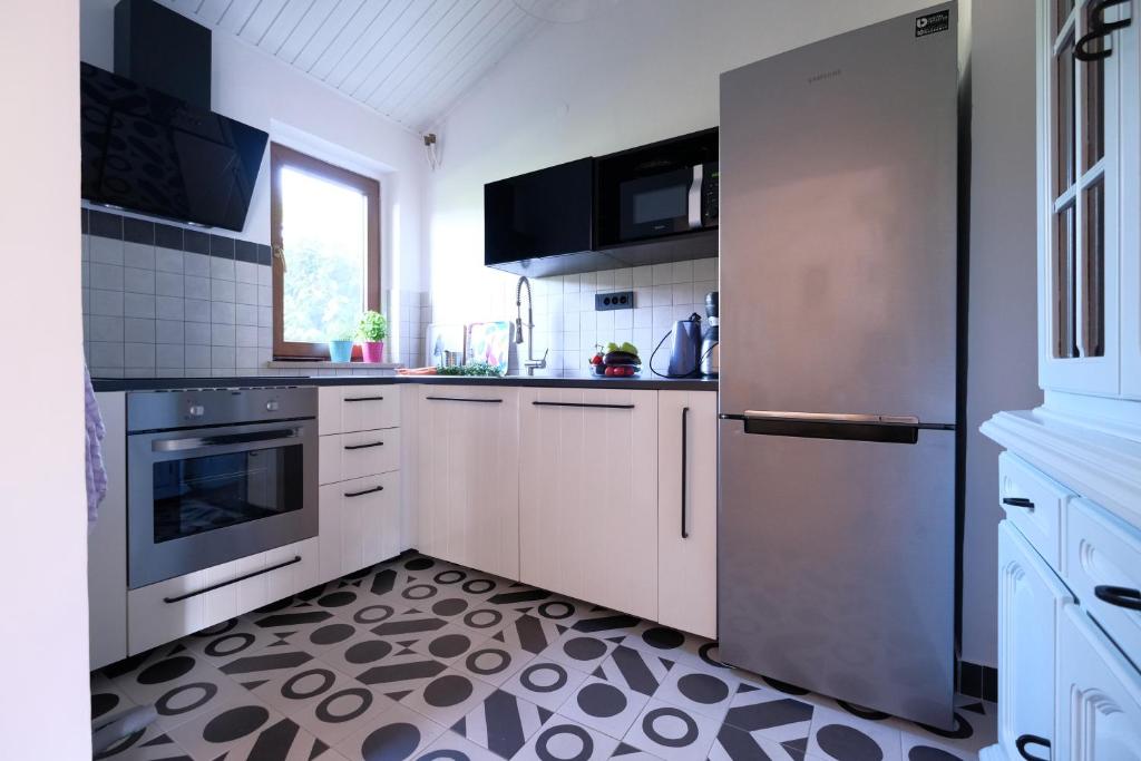 Kuchyň nebo kuchyňský kout v ubytování Holiday Home Kipo i Lunja