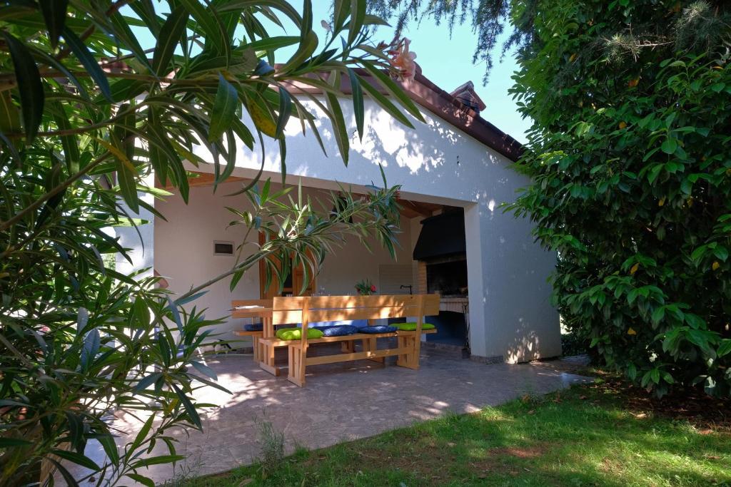 Zahrada ubytování Holiday Home Kipo i Lunja