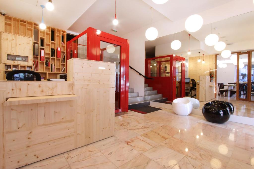 Kuchyň nebo kuchyňský kout v ubytování Hôtel Hermès
