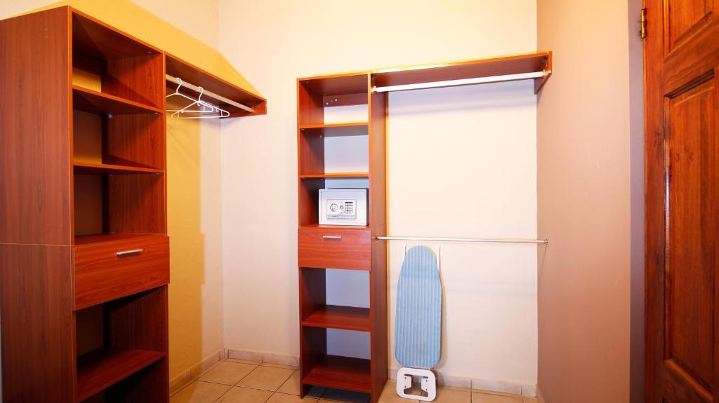 La Riviera Hotel - Superior Twin Room
