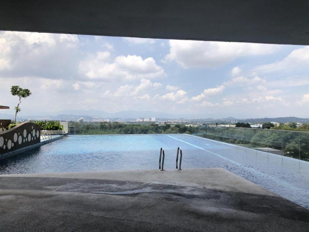 Bazén v ubytování Yenni Duplex @ DeCentrum, Kajang nebo v jeho okolí