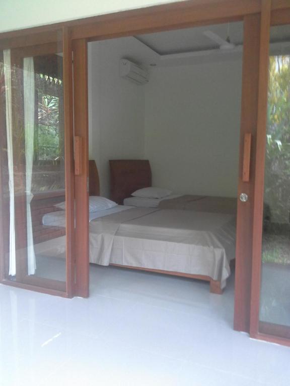 Postel nebo postele na pokoji v ubytování dewi ayu accomodation
