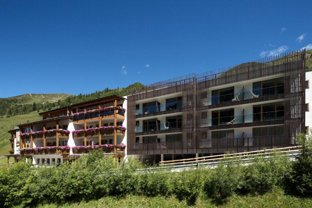 Nespecifikovaný výhled na hory nebo výhled na hory při pohledu z hotelu