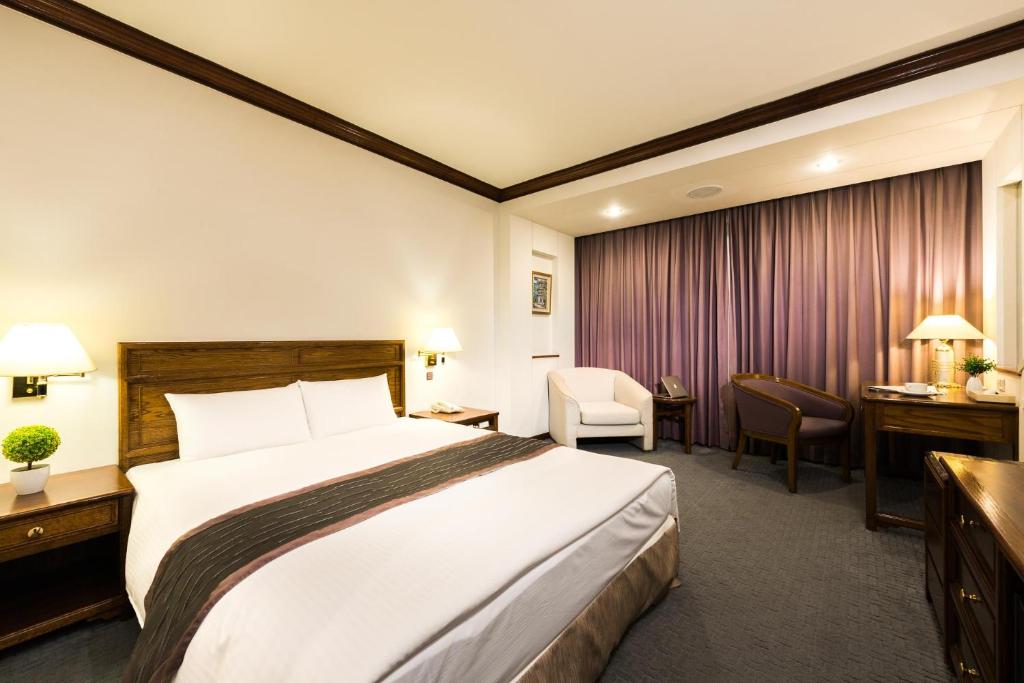 Postel nebo postele na pokoji v ubytování Hotel Tainan