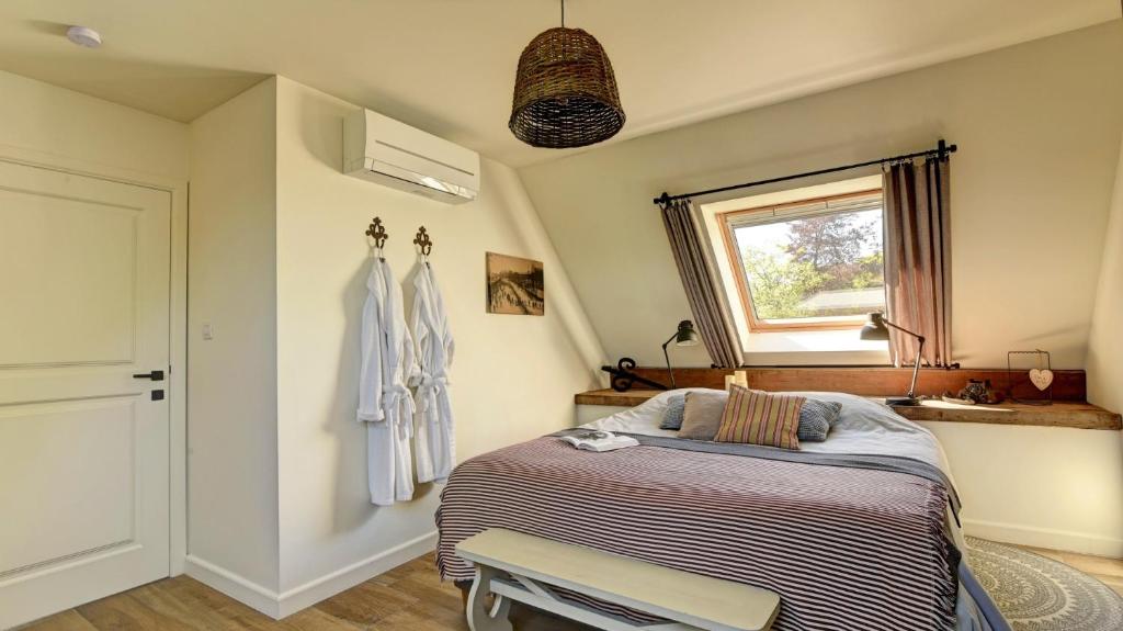 Postel nebo postele na pokoji v ubytování B&B Eikenlaan 12