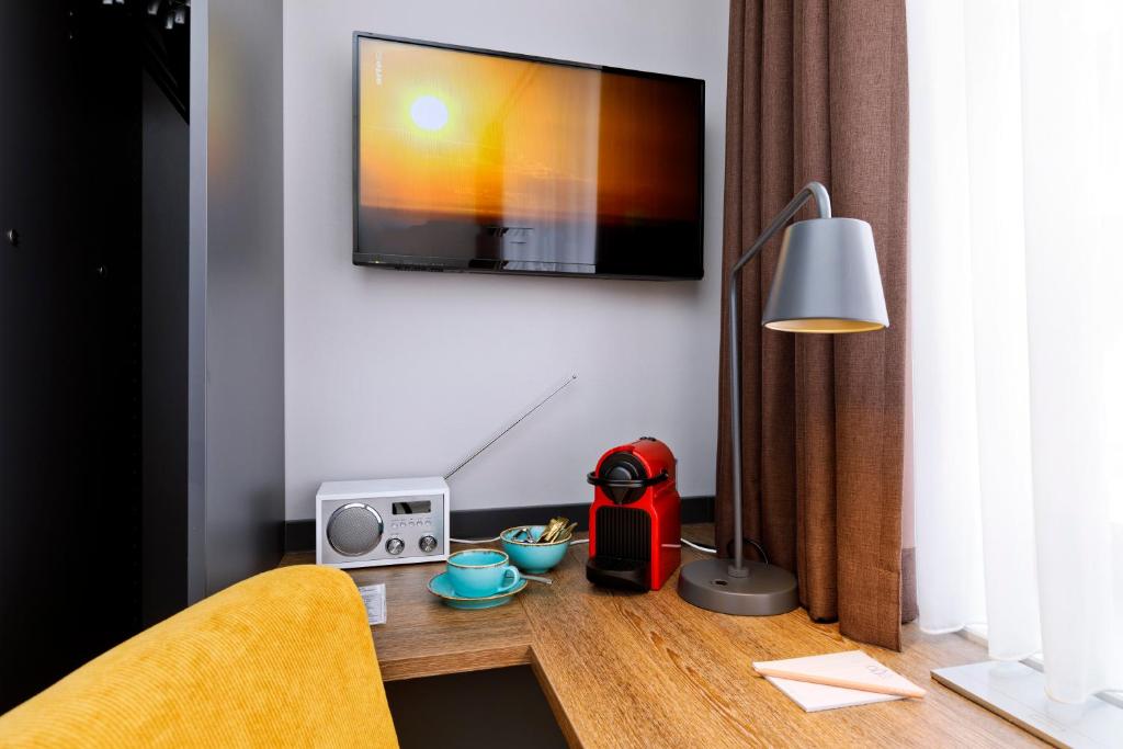 Logierhaus RheintorEins - Single Room With Private Bathroom