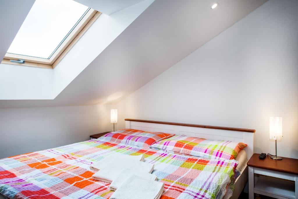 Łóżko lub łóżka w pokoju w obiekcie Apartmány Tina a Zdenka - Stožec