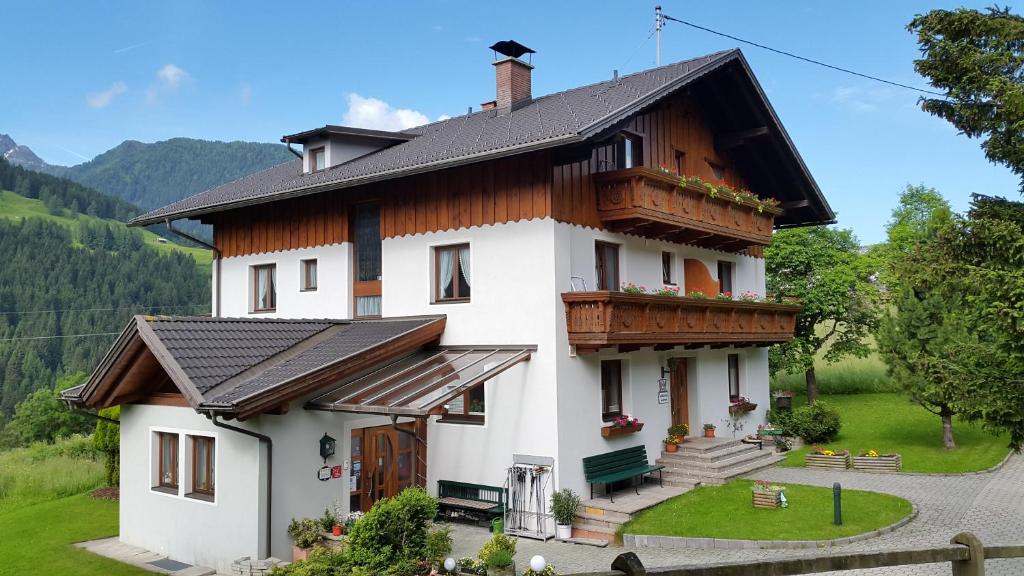 a large white house with a gambrel roof at Gästehaus Ortner in Liesing