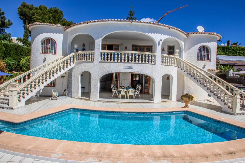 Bazén v ubytování La Perla - sea view villa with private pool in Moraira nebo v jeho okolí