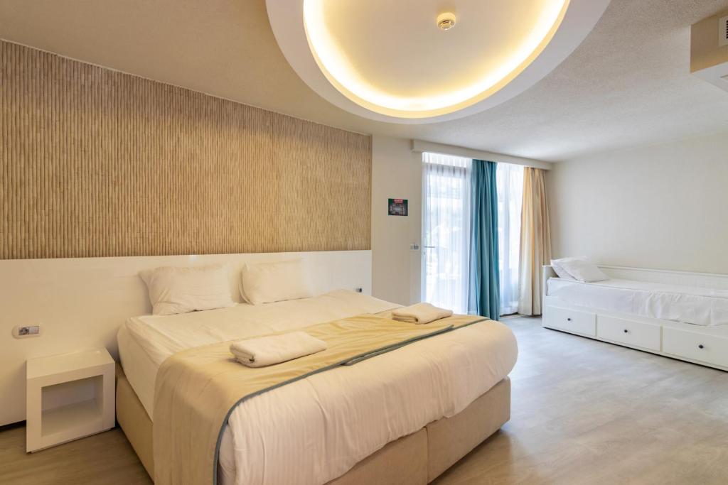 The D Hotel Spa & Resort tesisinde bir odada yatak veya yataklar
