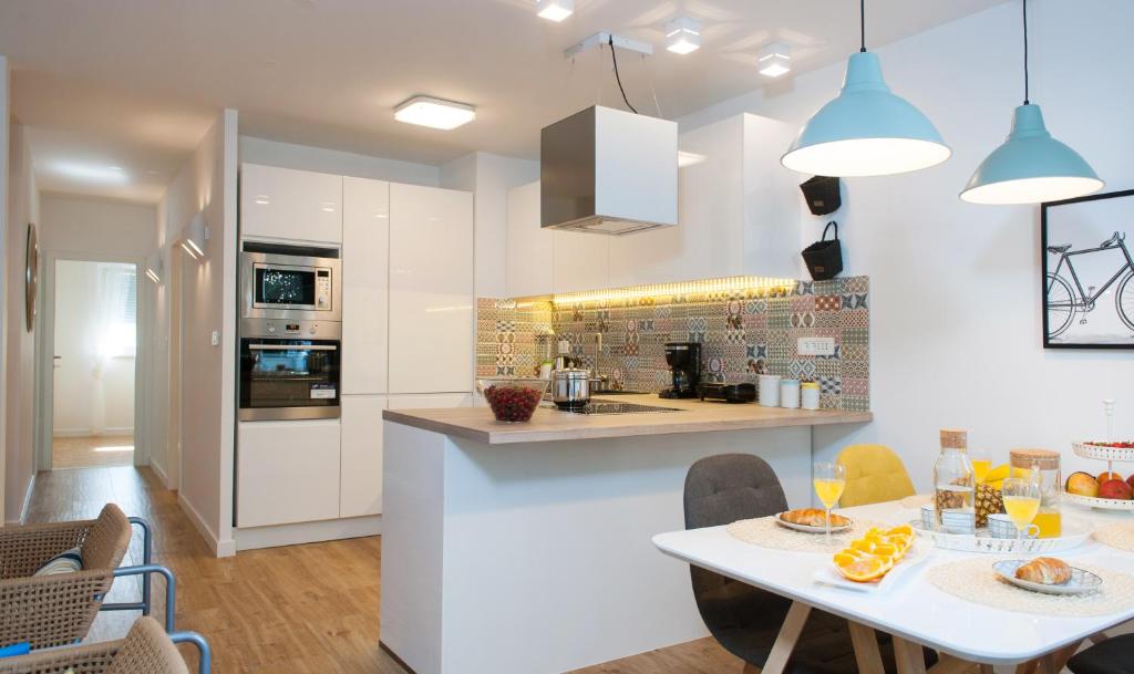 Kuchyňa alebo kuchynka v ubytovaní Modern apartment near beach Split