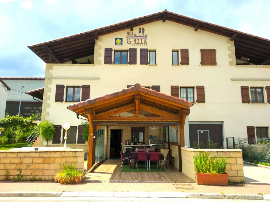 a building with a patio in front of it at Alojamientos Acá y Allá in Urdániz