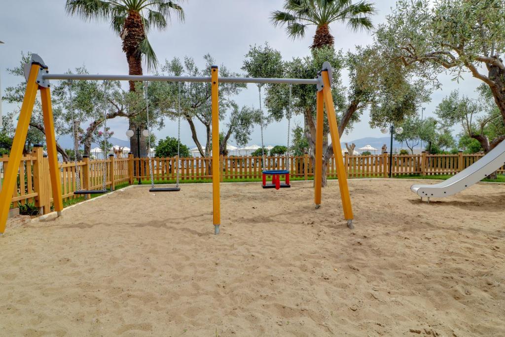 Herní místnost nebo prostor pro děti v ubytování Calamos Beach Family Club