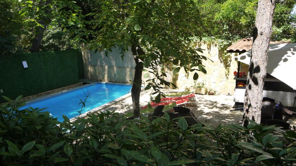 Bazén v ubytování Sani Hotel nebo v jeho okolí