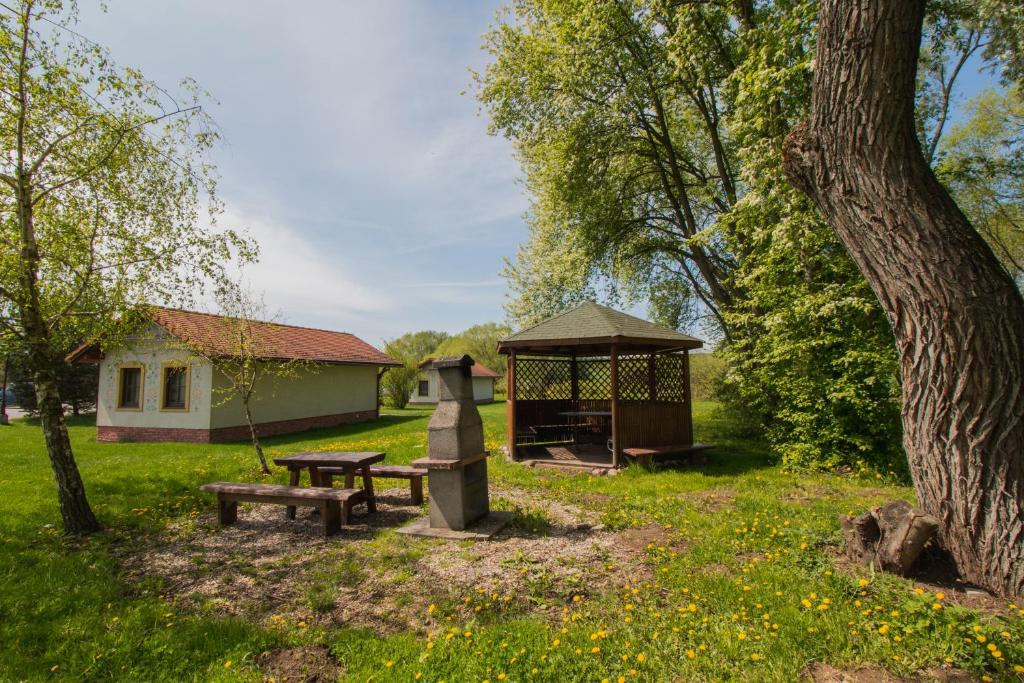 A garden outside Aquapark Tatralandia chatka 118