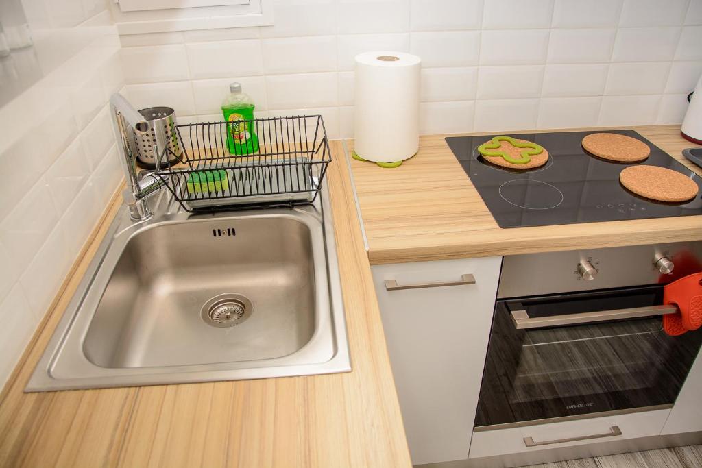 Kuchyňa alebo kuchynka v ubytovaní Fully renovated and relaxing apartment