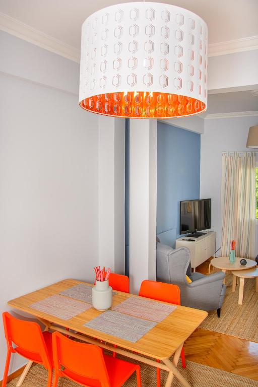 Televízia a/alebo spoločenská miestnosť v ubytovaní Fully renovated and relaxing apartment