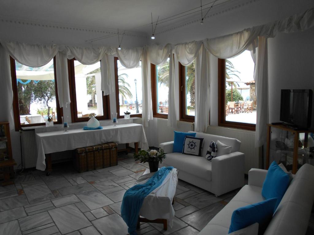 Posezení v ubytování Kinira Beach Hotel