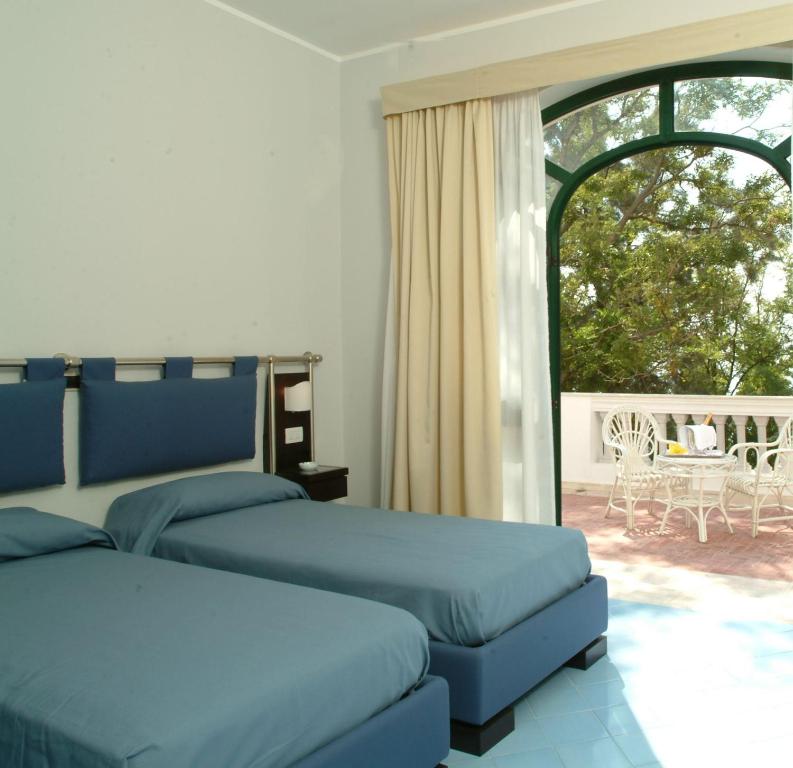 Postel nebo postele na pokoji v ubytování Grand Hotel San Michele