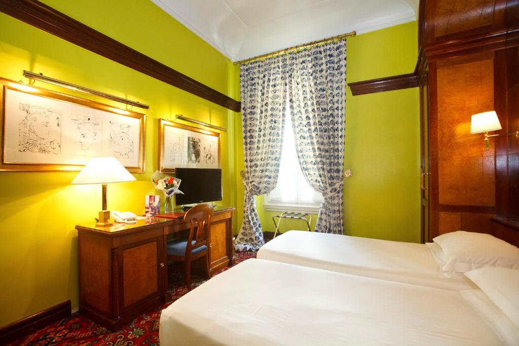 Postel nebo postele na pokoji v ubytování Hotel Albani Firenze