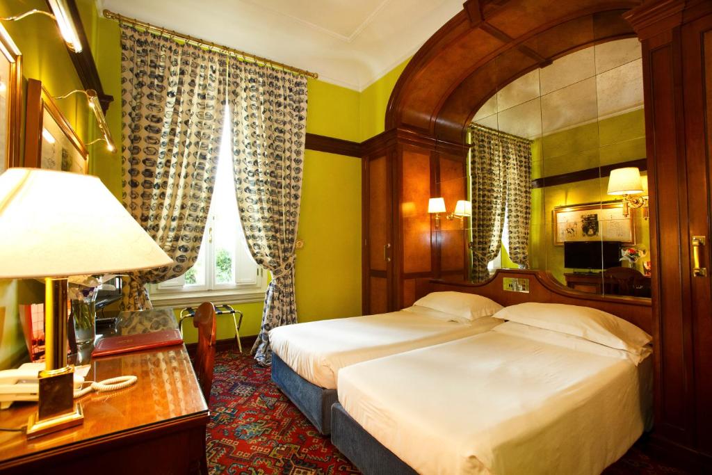 Postel nebo postele na pokoji v ubytování Hotel Albani Firenze