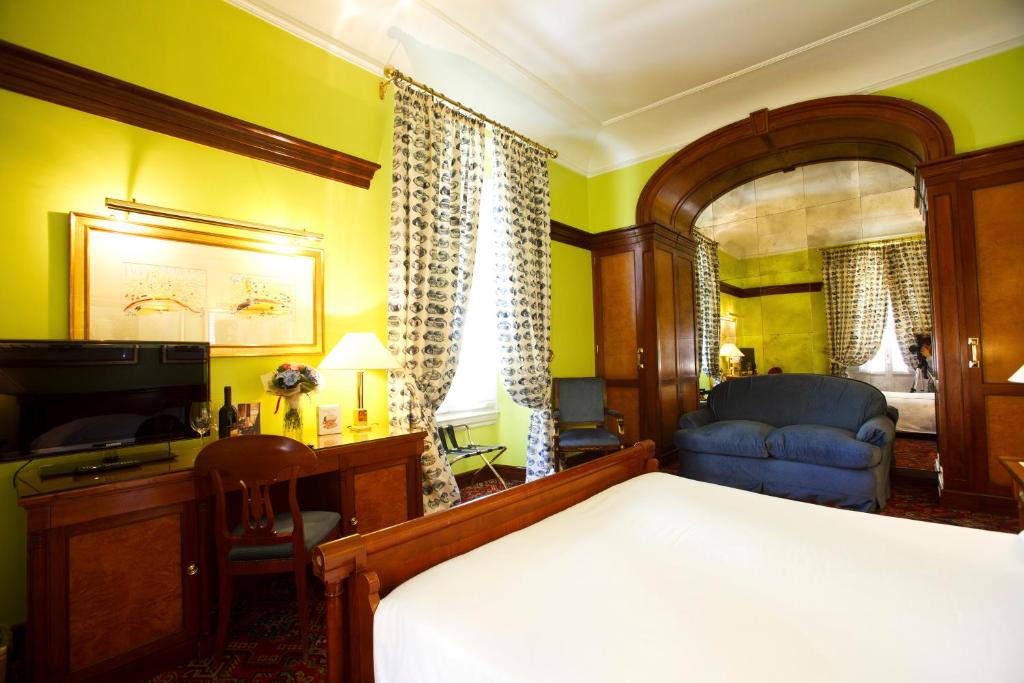 TV a/nebo společenská místnost v ubytování Hotel Albani Firenze