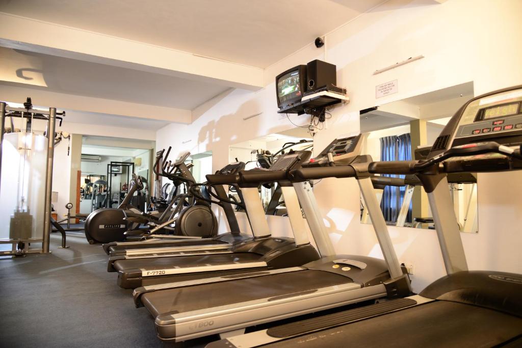 Fitness centrum a/nebo fitness zařízení v ubytování The Royal Mall