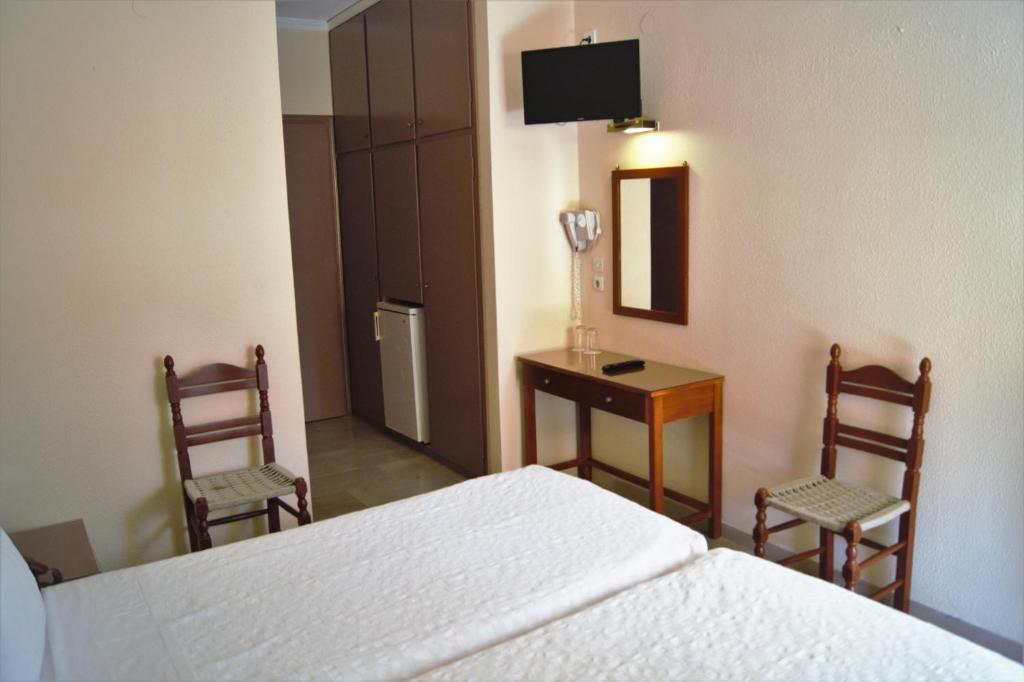 Postel nebo postele na pokoji v ubytování Brati - Arcoudi Hotel