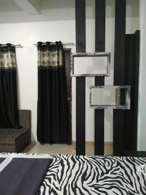 Postel nebo postele na pokoji v ubytování Ashta Lakshmi Tourist Home Stay