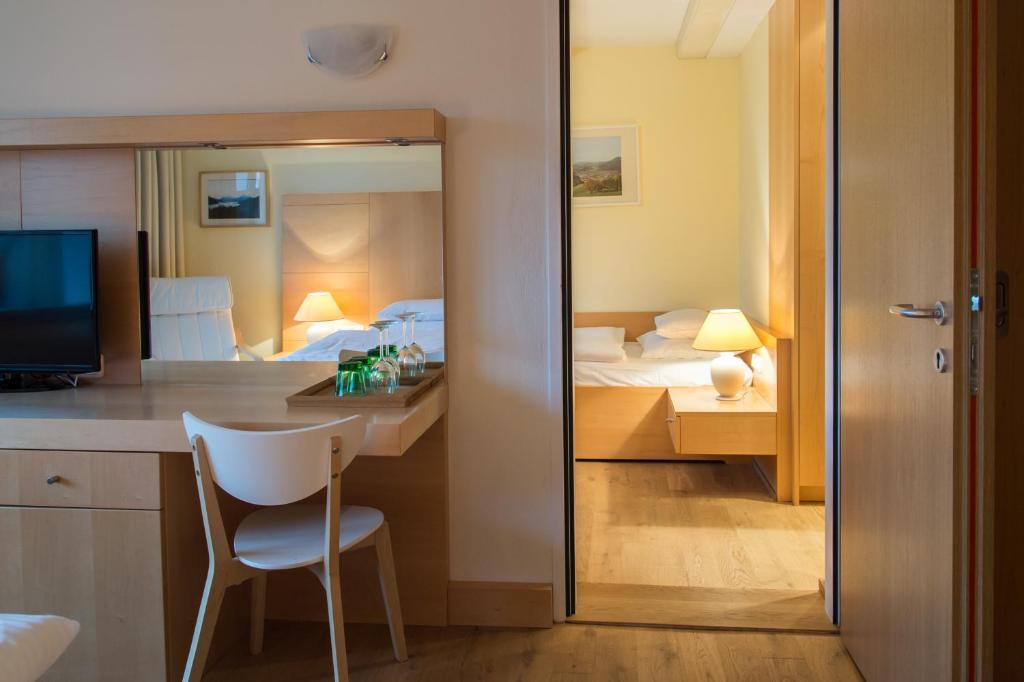 TV a/nebo společenská místnost v ubytování Hotel garni Kranzbichlhof