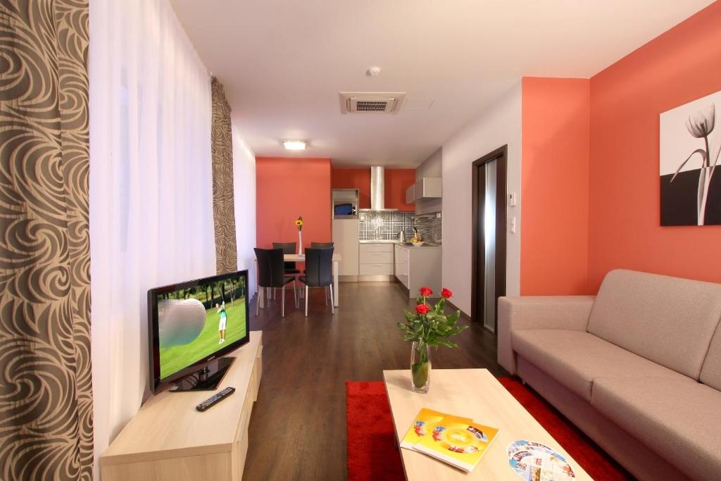 TV a/nebo společenská místnost v ubytování Hotel Gól garni