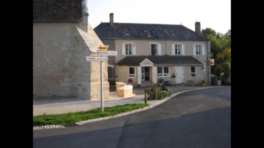 a street sign in front of a house at Chambres d'hotes La Chaumiere in Coulonges