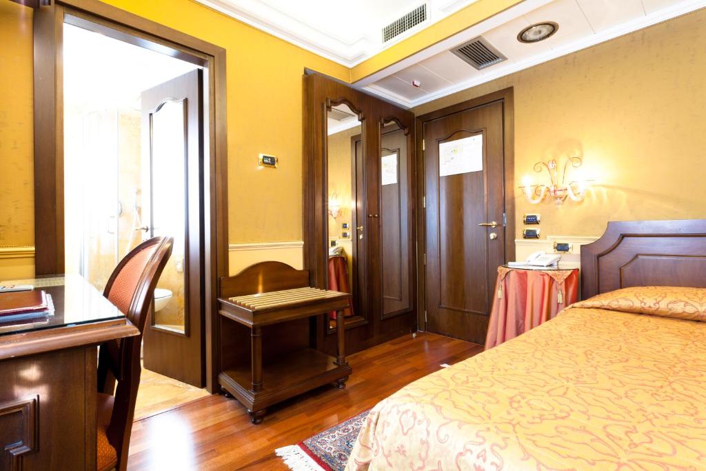 Postel nebo postele na pokoji v ubytování Hotel Al Codega