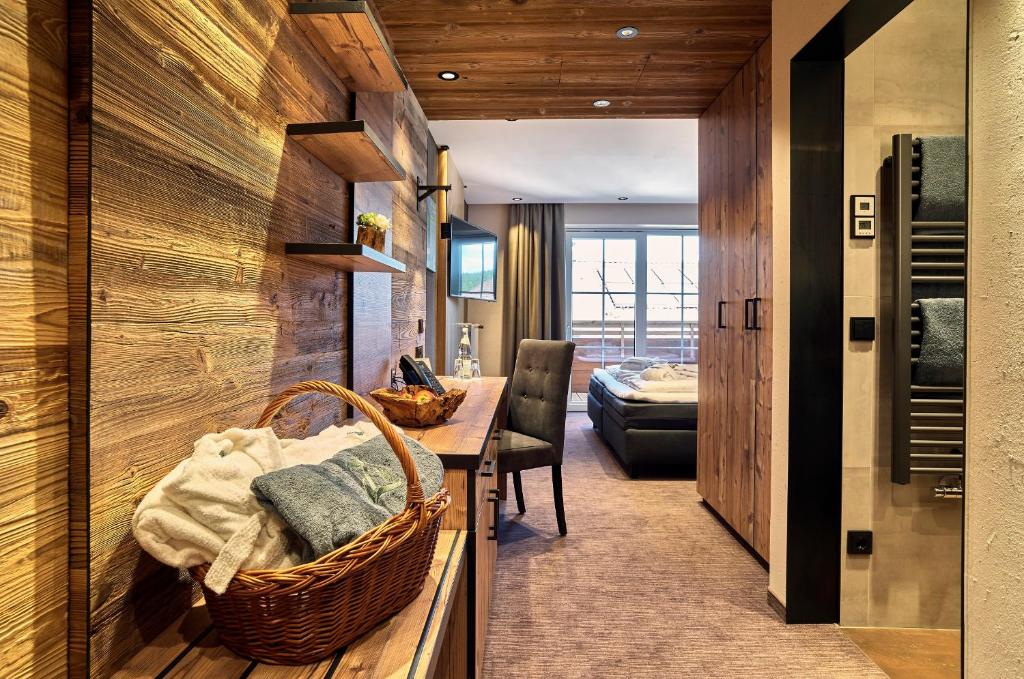 Zedernhof Gesundheits- & Wellnesshotel - Deluxe Double Room With Balcony