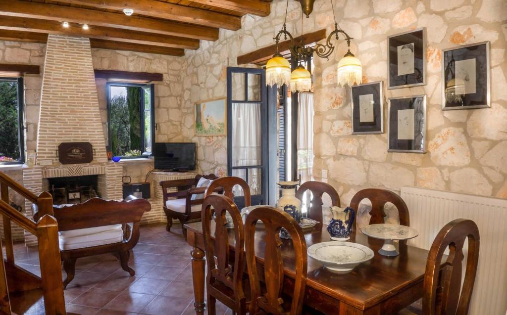 A television and/or entertainment centre at Aresti Mountain Resort