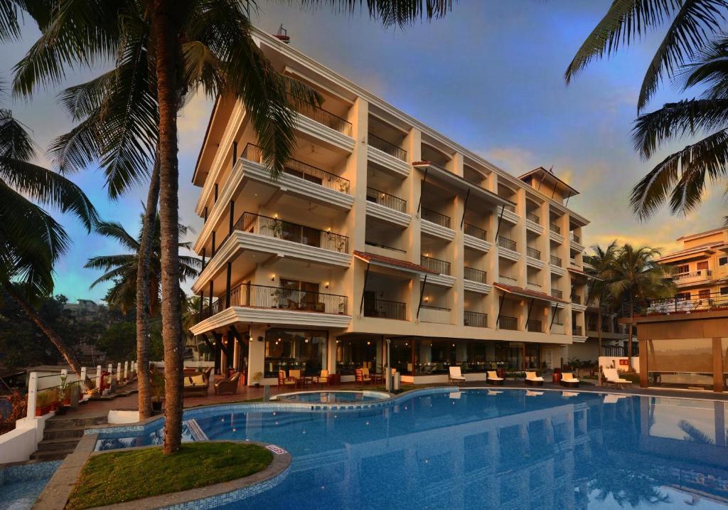 Bazén v ubytování Golden Tulip Candolim, Goa nebo v jeho okolí