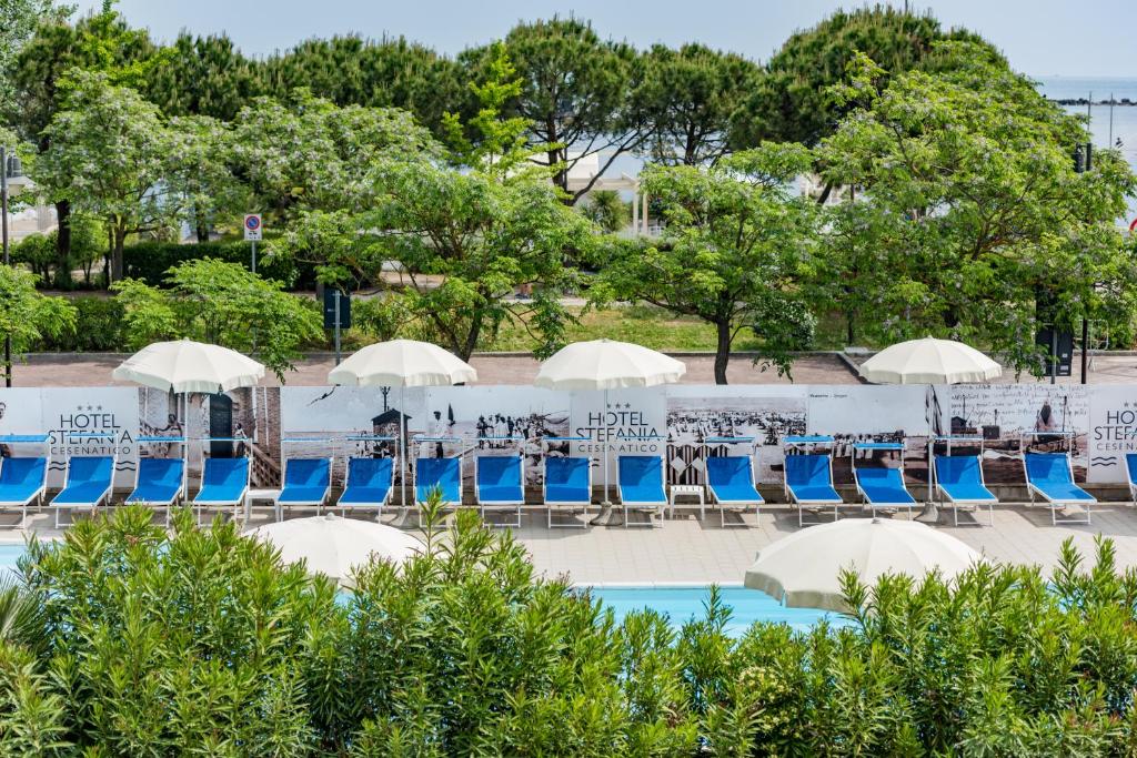 Bazén v ubytování Hotel Stefania nebo v jeho okolí