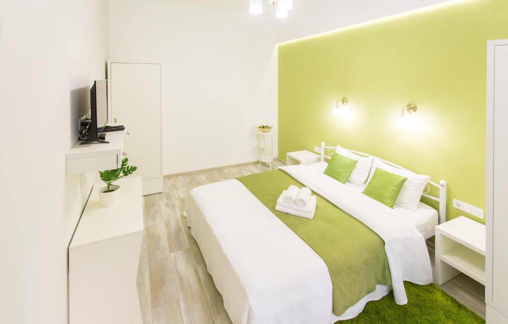 Basseynaya Apart Hotel - Junior Suite With Jacuzzi On Baseina Street 3