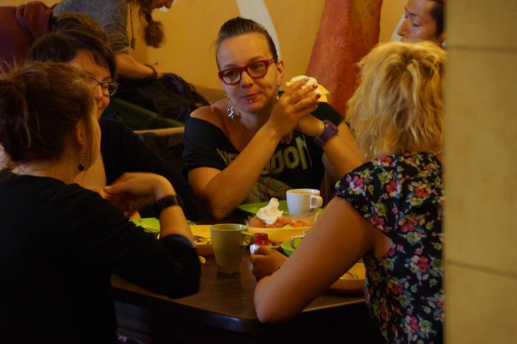 Hostel Mostel Hub Rooms and Apartments - Lit Simple Dans Dortoir De 6 Lits