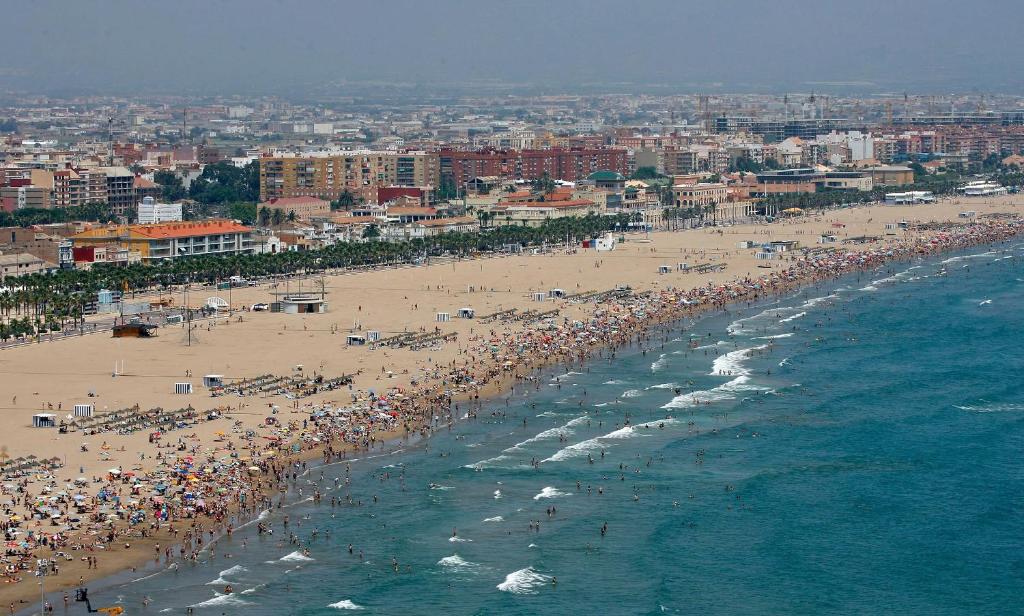 Old Fishermans House in Malvarrosa Beach, Valencia – Precios ...