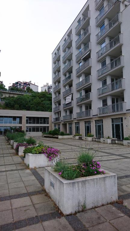 Budova, v ktorej sa apartmán nachádza