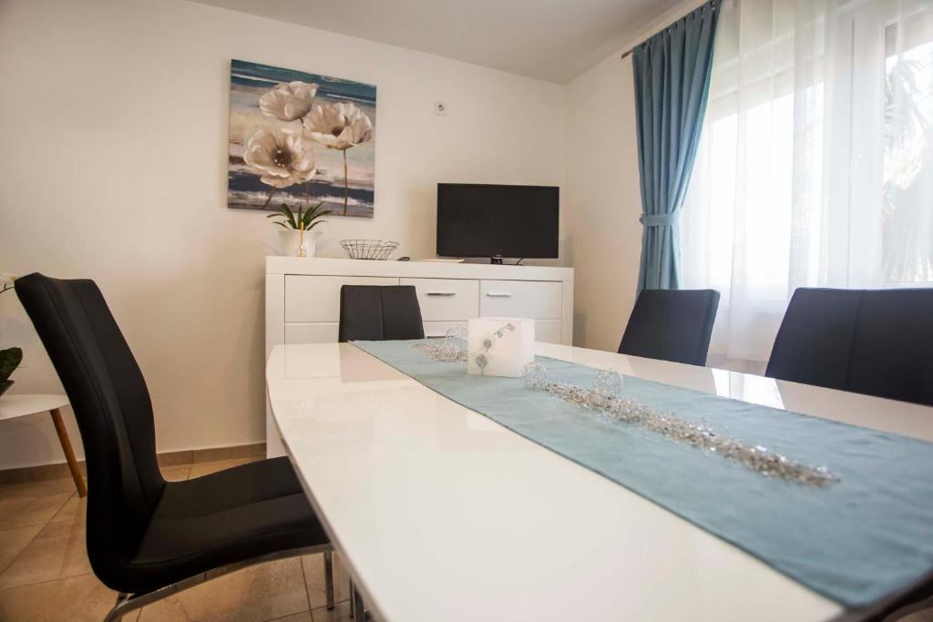 TV a/nebo společenská místnost v ubytování Apartman Barbara