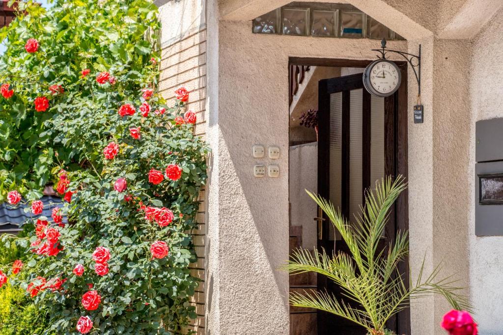 Un jardín fuera de Guest House Kevser