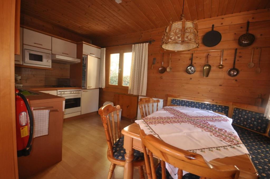 Kuchyň nebo kuchyňský kout v ubytování Chalet Edelweiss