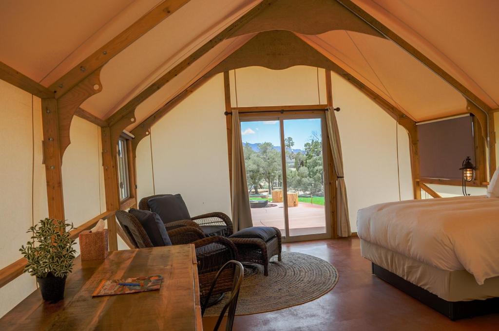 Royal Gorge Cabins photo