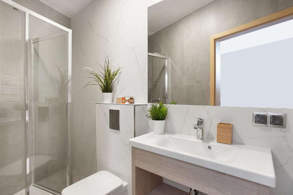 Kúpeľňa v ubytovaní Monte Carlo Apartments by OneApartments