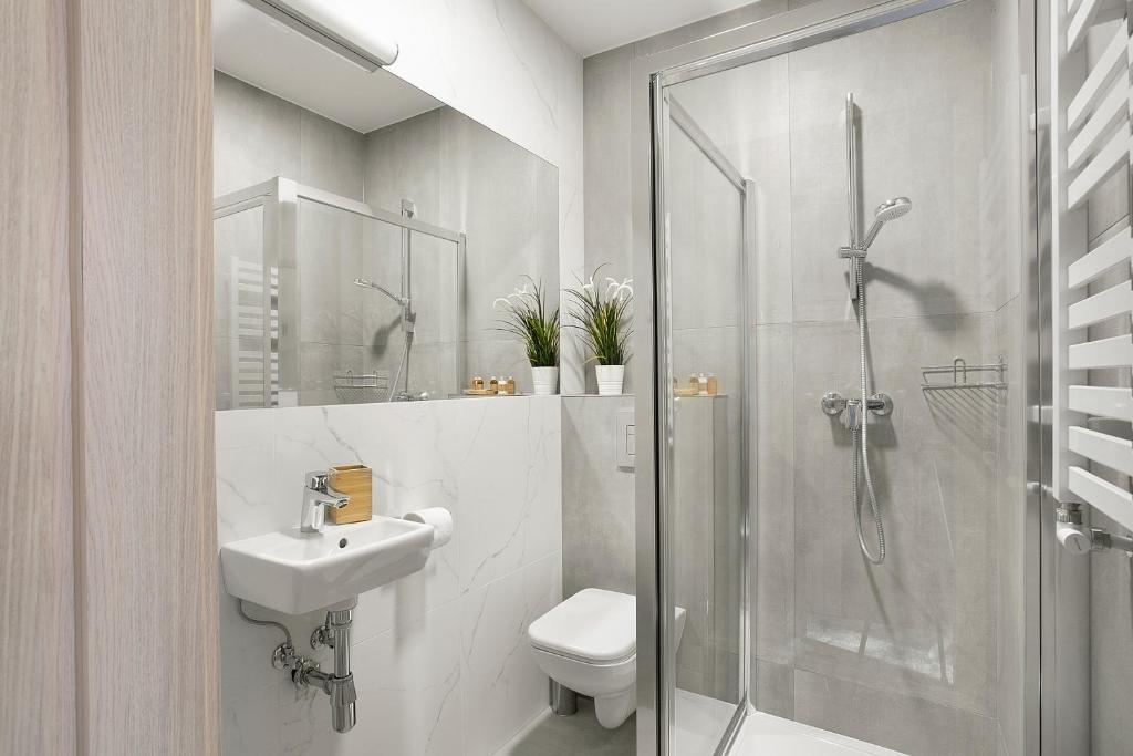 Kúpeľňa v ubytovaní Monte Carlo Apartments by OneApartments