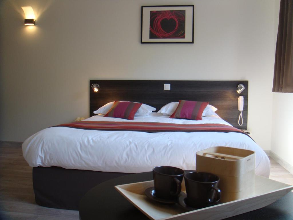 Postel nebo postele na pokoji v ubytování Côté Hôtel