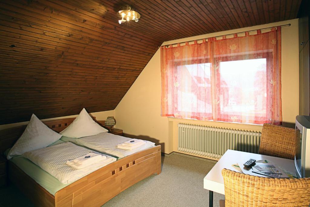 Postel nebo postele na pokoji v ubytování Hotel Steuer