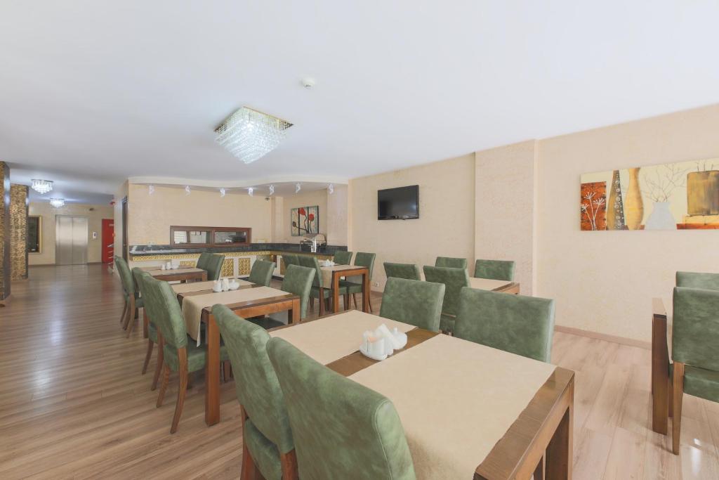 TV a/nebo společenská místnost v ubytování Hostapark Hotel